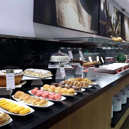 巴塞罗毕尔巴鄂奈维翁酒店 酒店