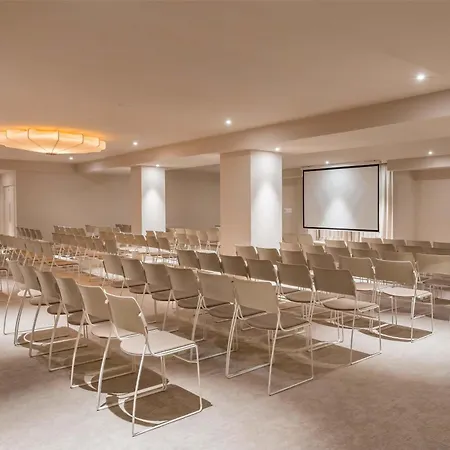 巴塞罗毕尔巴鄂奈维翁酒店