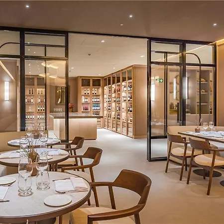 巴塞罗毕尔巴鄂奈维翁酒店 4*